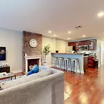Roomy 1-Bedroom - Faneuil Hall And Quincy Market